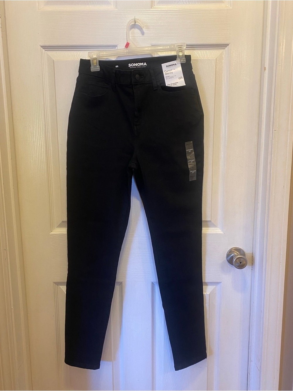 NWT Sonoma, curvy skinny black jeans in a women’s size 6 regular New w Tags